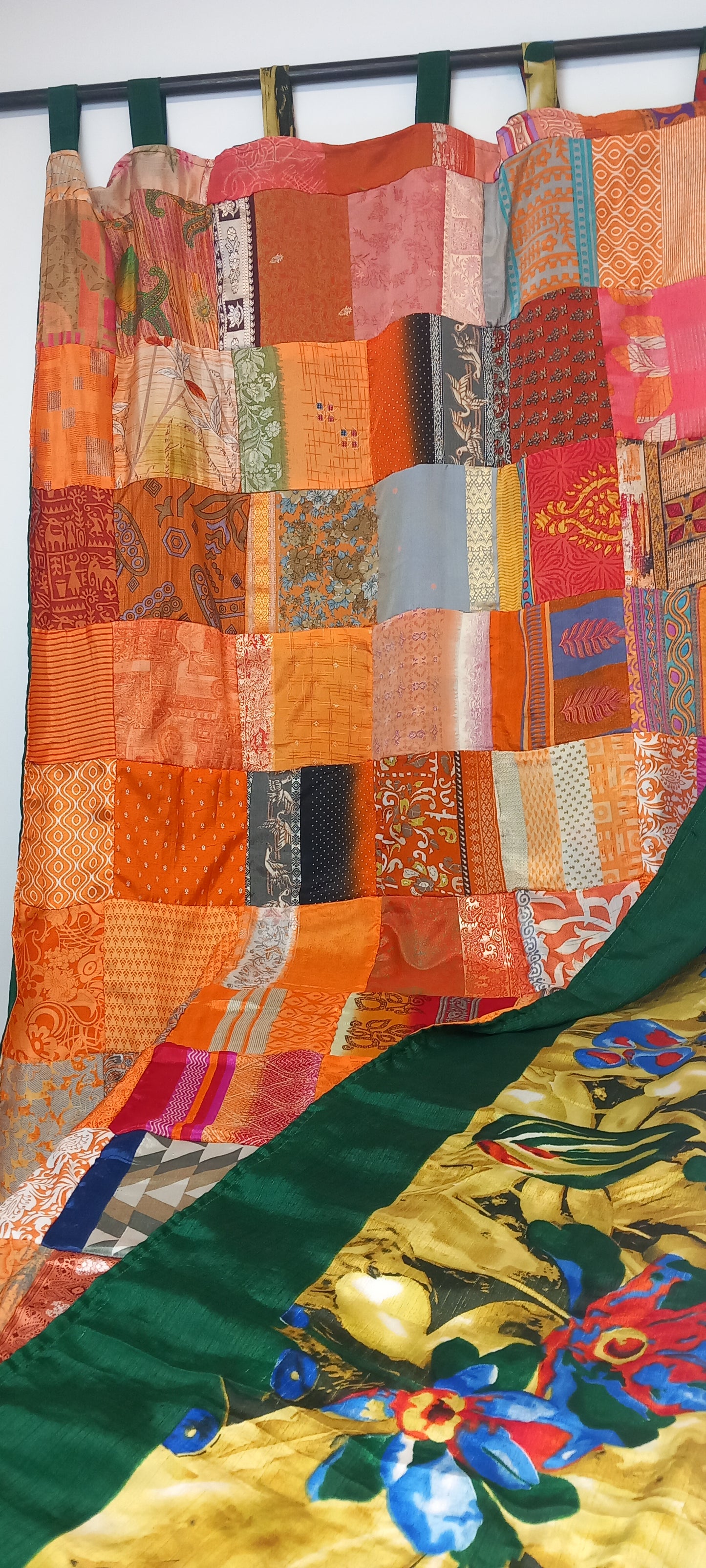 CORTINA CONFECCIONADA TRABILLAS REVERSIBLE PORQUE ES MÁGICA EN PATCHWORK ARTESANÍA CON AMOR DE LA INDIA.ENVÍO GRATIS SIN PEDIDO MÍNIMO