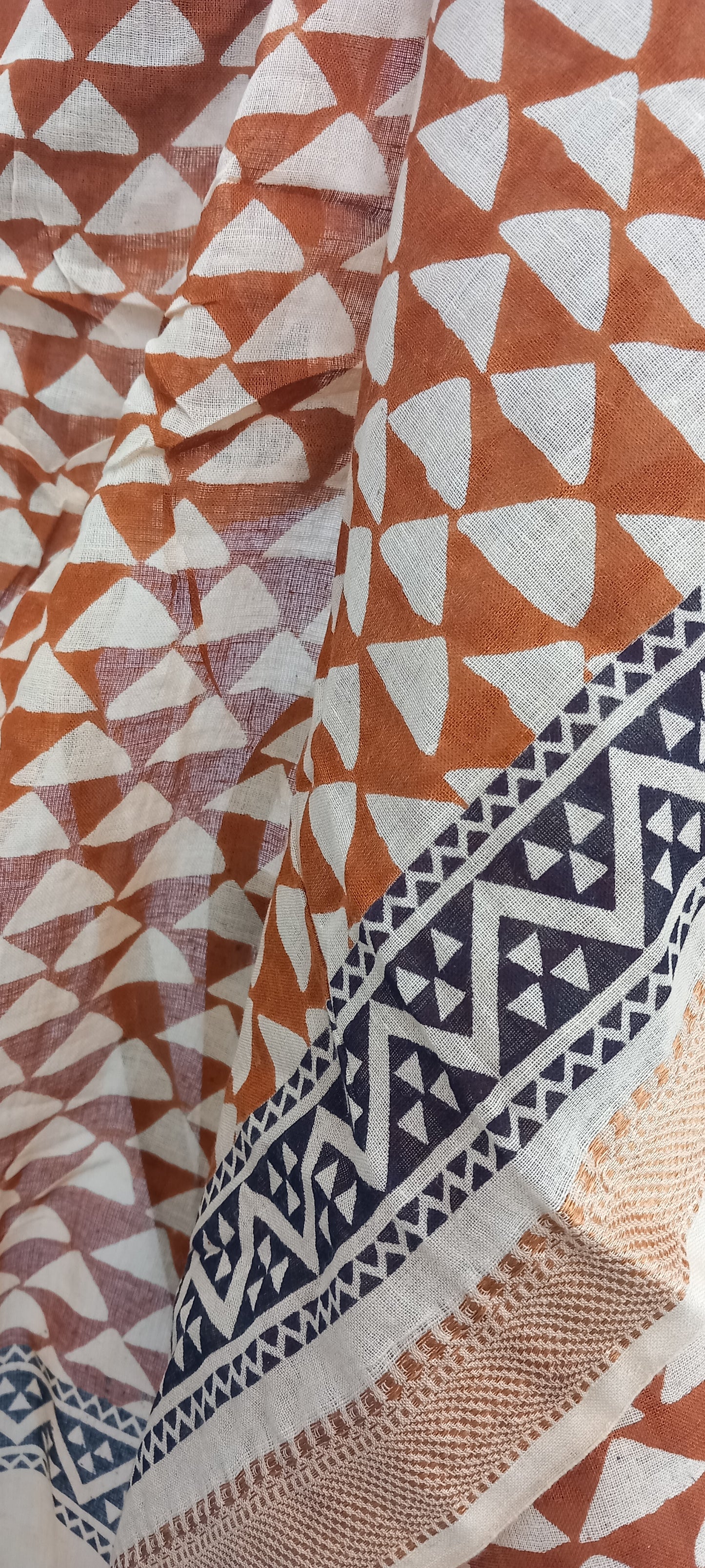 Pañuelo Foulard Bagru con alma artesanal.100% algodón y 100% artesanal. Envío gratis sin pedido mínimo.