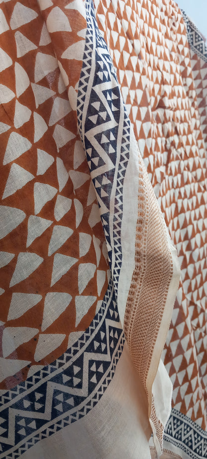 Pañuelo Foulard Bagru con alma artesanal.100% algodón y 100% artesanal. Envío gratis sin pedido mínimo.