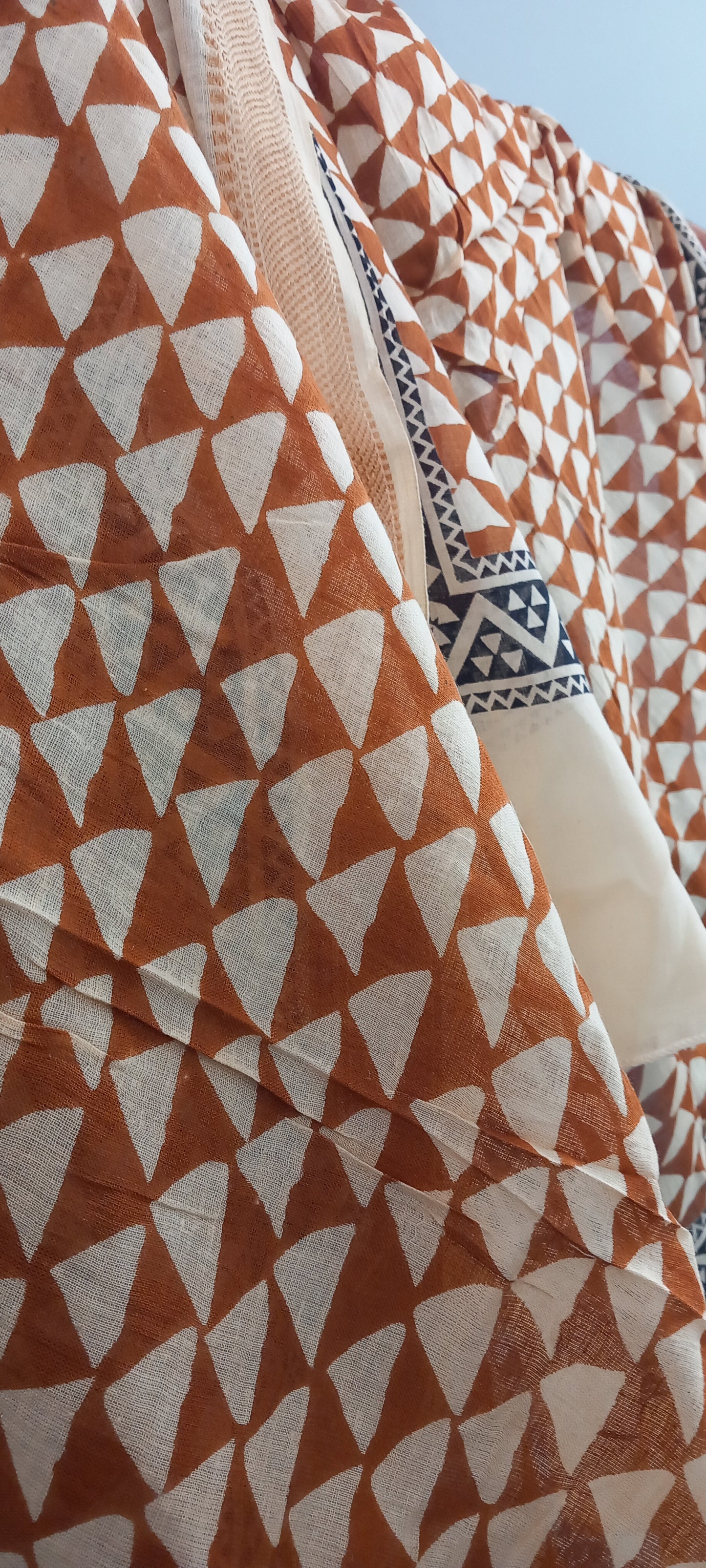 Pañuelo Foulard Bagru con alma artesanal.100% algodón y 100% artesanal. Envío gratis sin pedido mínimo.