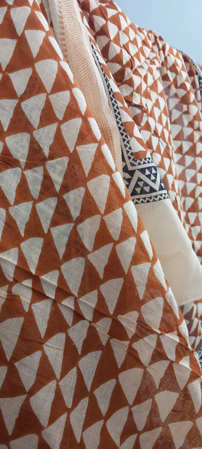 Pañuelo Foulard Bagru con alma artesanal.100% algodón y 100% artesanal. Envío gratis sin pedido mínimo.