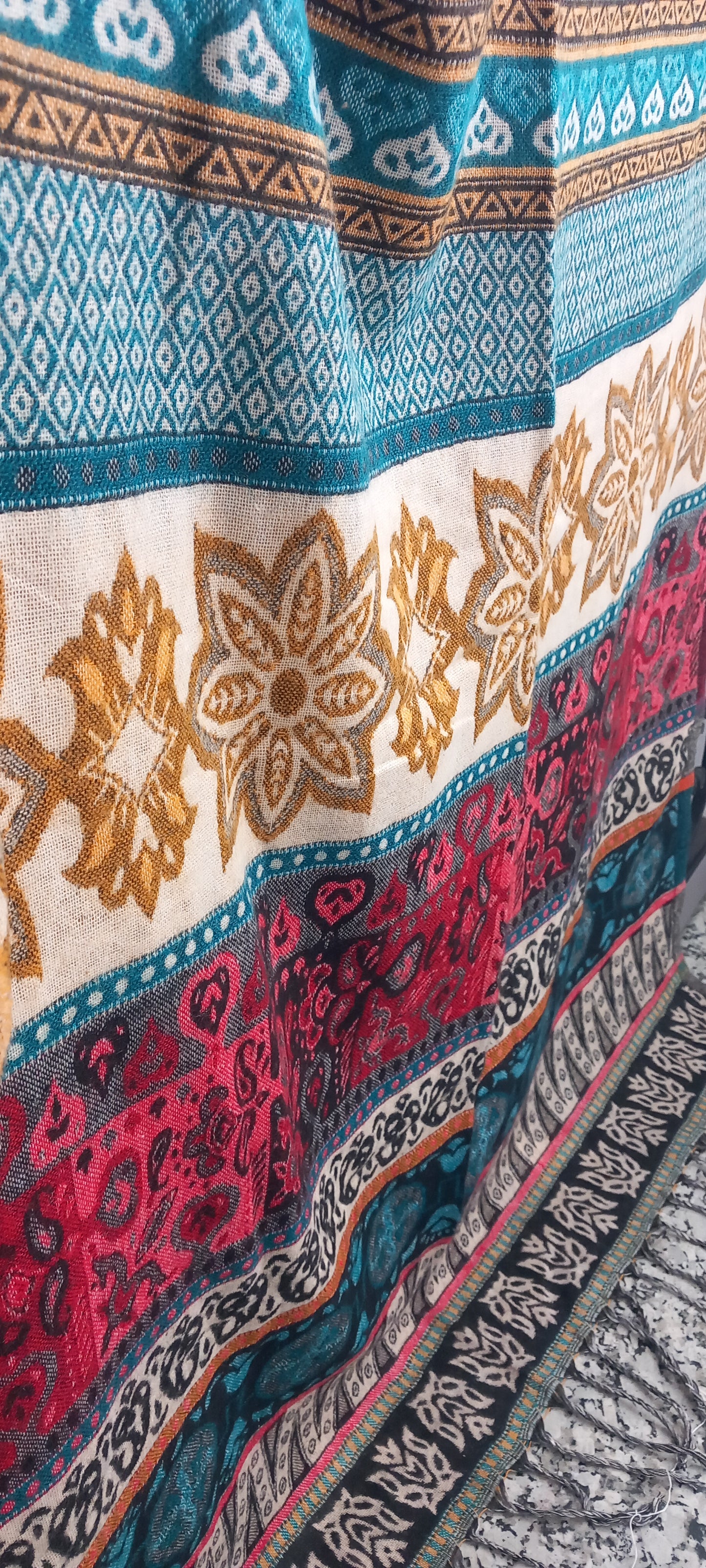 JARAPA PLAID ELABORADA EN INDIA MATERIAL 100%LANA ACRÍCLICA,ENVÍO GRATIS SIN PEDIDO MÍNIMO Y DISEÑO EXCLUSIVO.