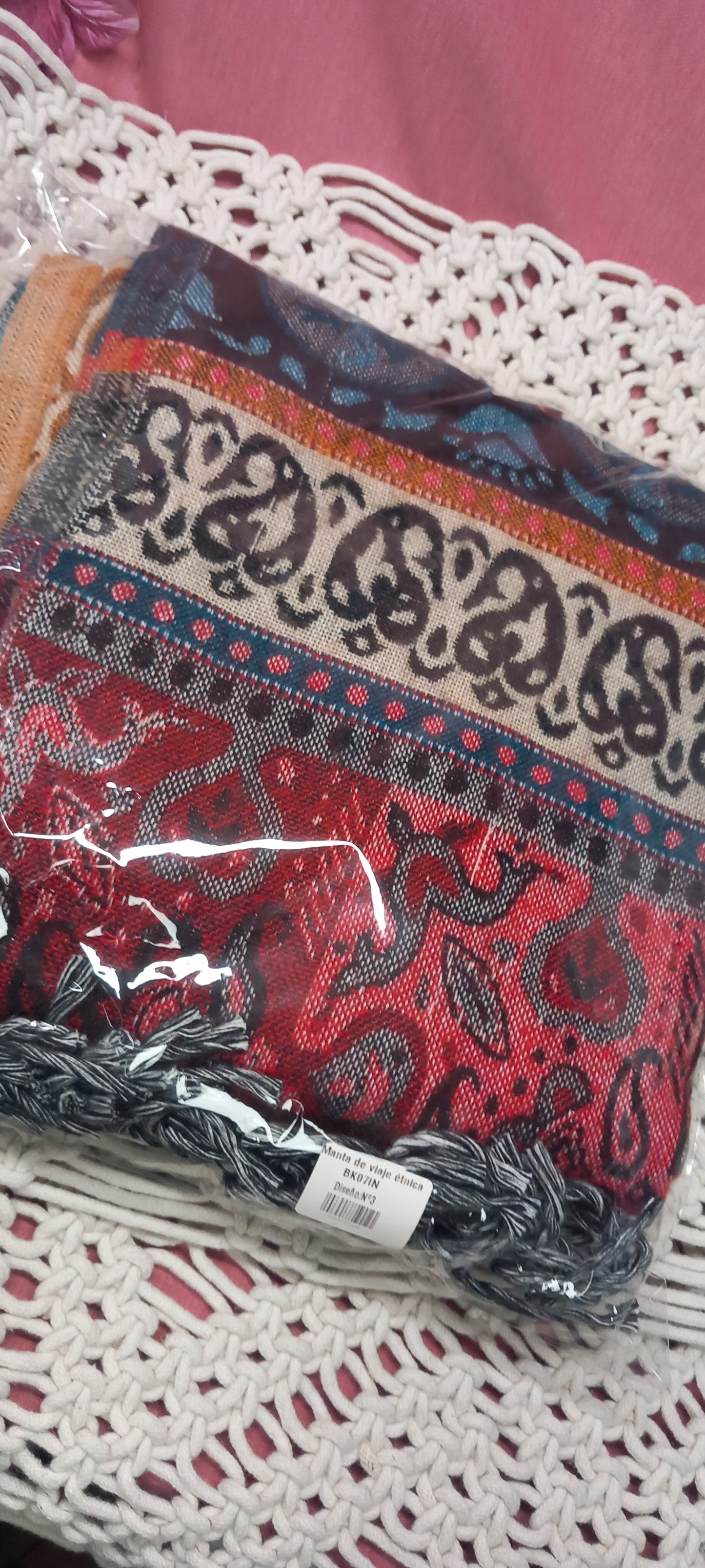 MANTA INDIA CONFECCIONADA EN LANA ACRÍLICA.ENVÍO GRATIS SIN PEDIDO MÍNIMO.