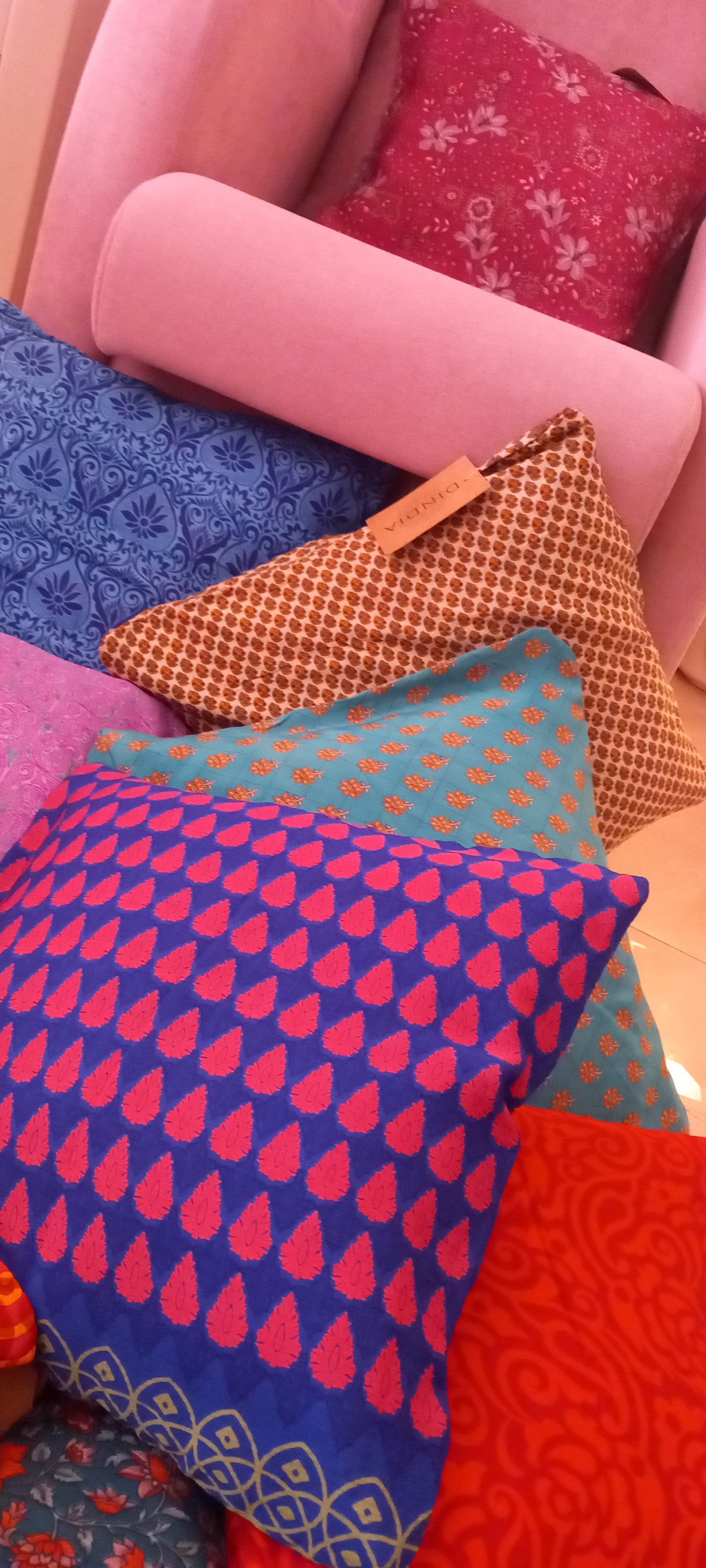 FUNDA COJÍN HECHA EN INDIA PARA LLENAR TU ESPACIO DE ENERGÍA Y COLOR.ENVÍO GRATIS SIN PEDIDO MÍNMO