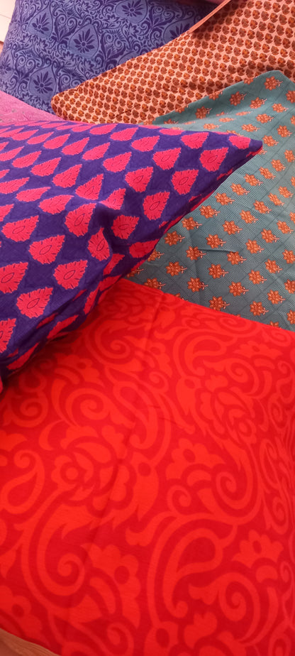 FUNDA DE COJÍN CON CREMALLERA CONFECCIONADA EN SEDA PARA TRANSFORMAR TU DECORACIÓN EN UN LUGAR DE BIENESTAR.ENVÍO GRATIS SIN PEDIDO MÍNIMO.