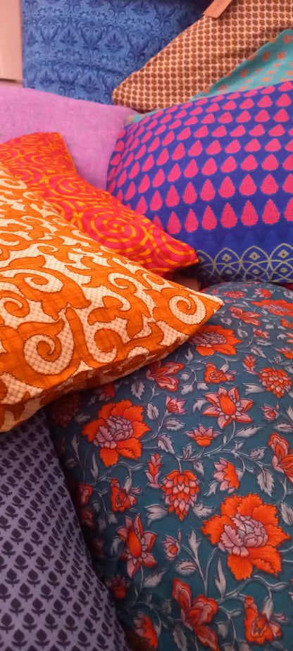 FUNDA DE COJÍN SEDA CONFECCIONADA EN INDIA IRREPETIBLE.CIERRE CREMALLERA.ENVÍO GRATIS SIN PEDIDO MÍNIMO.