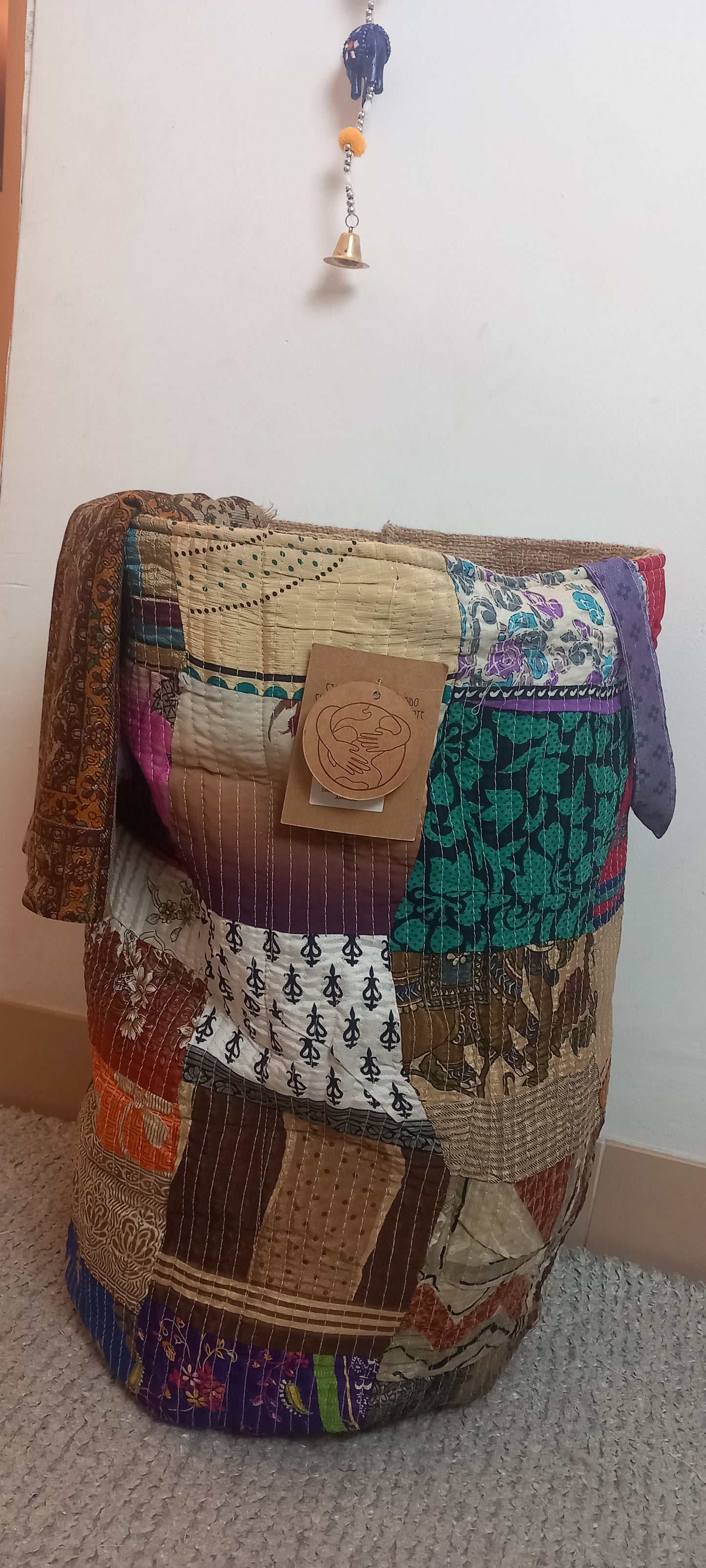 CESTO MULTIFUNCIÓN PATCHWORK ARTESANÍA INDIA COMBINADA DE YUTE Y SAREE.MODELO DIWALI.ENVÍO GRATIS SIN PEDIDO MÍNIMO.