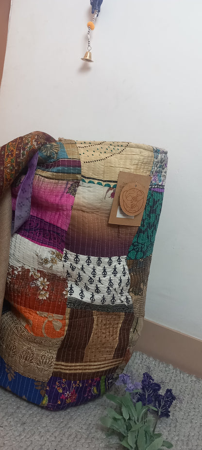 CESTO MULTIFUNCIÓN PATCHWORK ARTESANÍA INDIA COMBINADA DE YUTE Y SAREE.MODELO DIWALI.ENVÍO GRATIS SIN PEDIDO MÍNIMO.