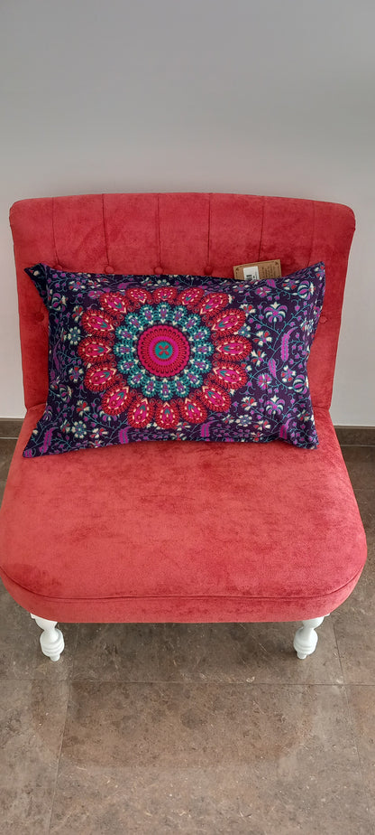 FUNDA DE COJÍN Y/O ALMOHADA DE LA PROSPERIDAD SOBRE FONDO OSCURO MORADO.ENVÍO GRATIS.