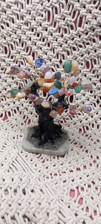 ÁRBOL DE LA FELICIDAD CON MINERALES INCRUSTRADOS ES UNA PIEZA DECORATIVA ÚNICA, capaz de transformar cualquier espacio con su magnetismo y belleza artesanal Feng Shui,envío gratis sin pedido mínimo.