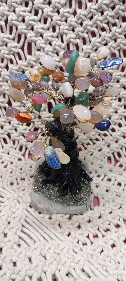 ÁRBOL DE LA FELICIDAD CON MINERALES INCRUSTRADOS ES UNA PIEZA DECORATIVA ÚNICA, capaz de transformar cualquier espacio con su magnetismo y belleza artesanal Feng Shui,envío gratis sin pedido mínimo.