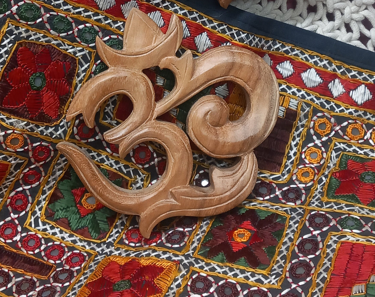 PIEZA DECORATIVA DE MADERA 14X14CM,JOYA ESPIRITUAL TALLADA CON ALMA.ES ENVÍO GRATIS Y SIN PEDIDO MÍNIMO.