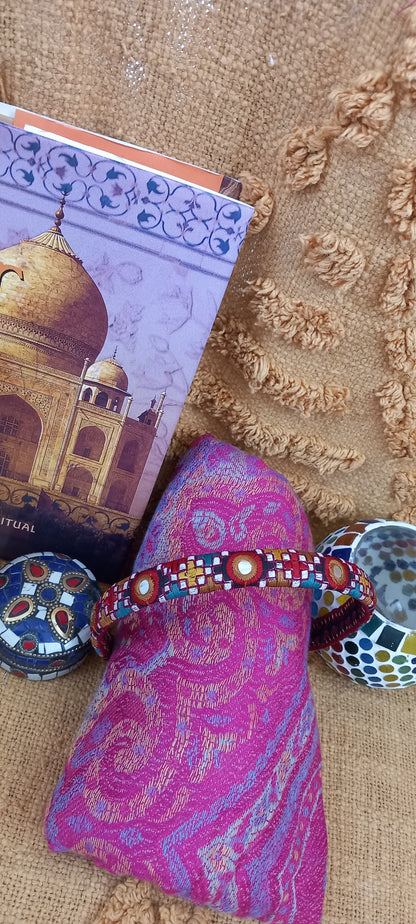 DIADEMA BANJARA CON ENVÍO GRATIS,ELABORADA CON RETALES DE ANTIGUOS BORDADOS.