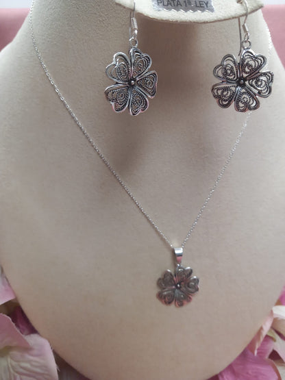 Conjunto Mandala Floral Pendientes plata + cadena plata  + colgante a juego.