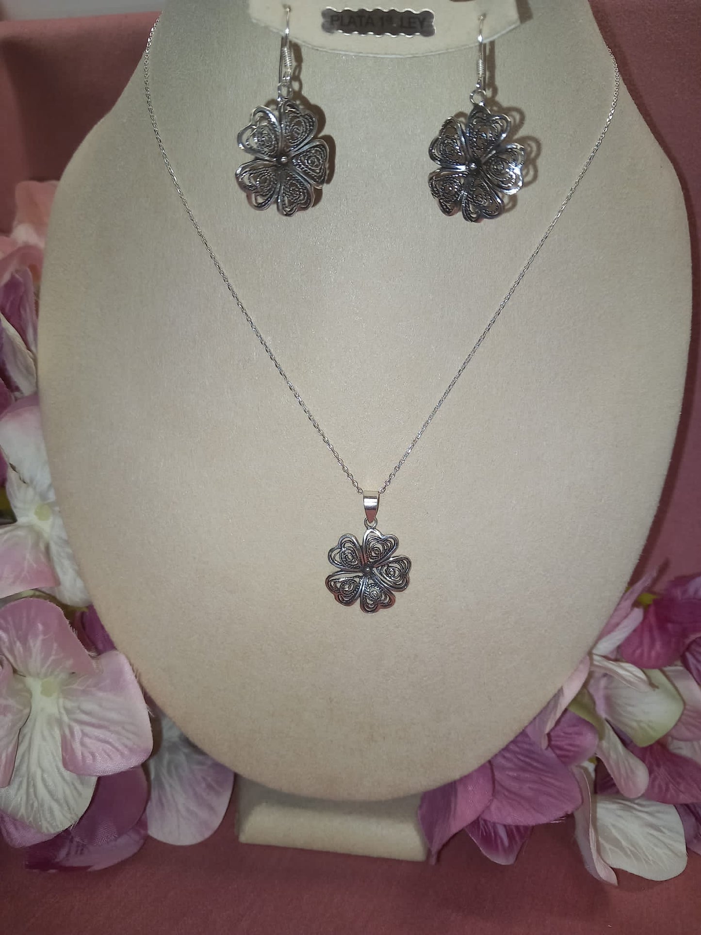 Conjunto Mandala Floral Pendientes plata + cadena plata  + colgante a juego.