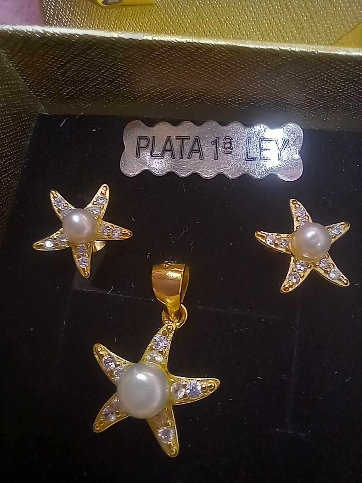 Conjunto en Plata de Ley BAÑO ORO con circonitas y Perla cultivada.