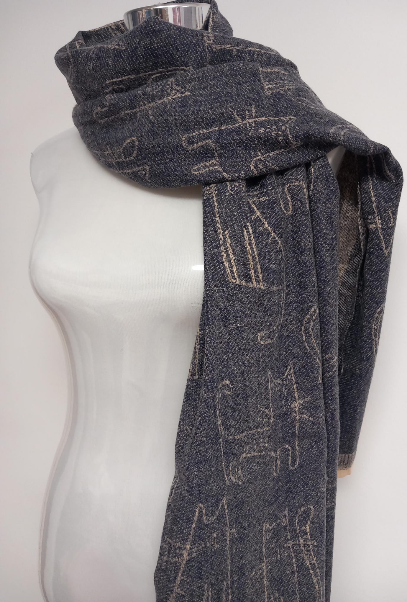 Écharpe pashmina réversible chats adorés en couleur denim