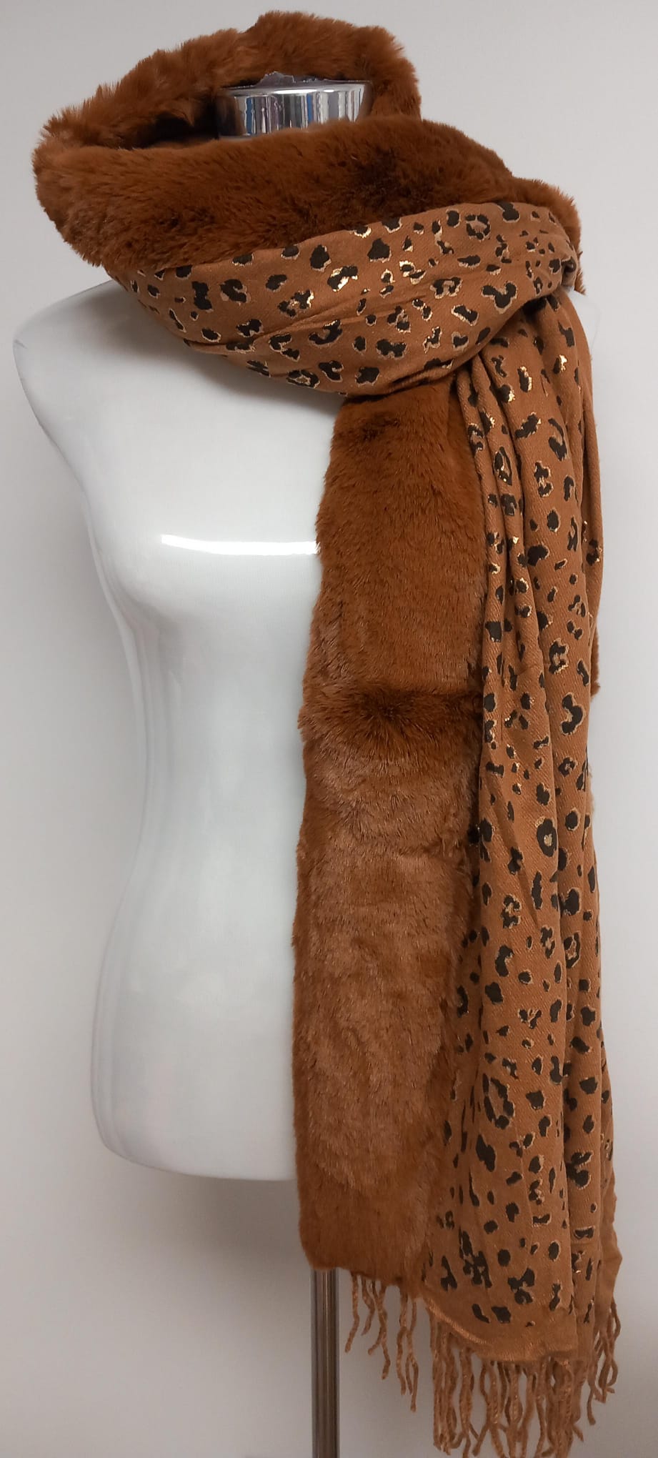 Faux Leather Cardigan Scarf in Cashmere touch with elegant Animal Print 🐆