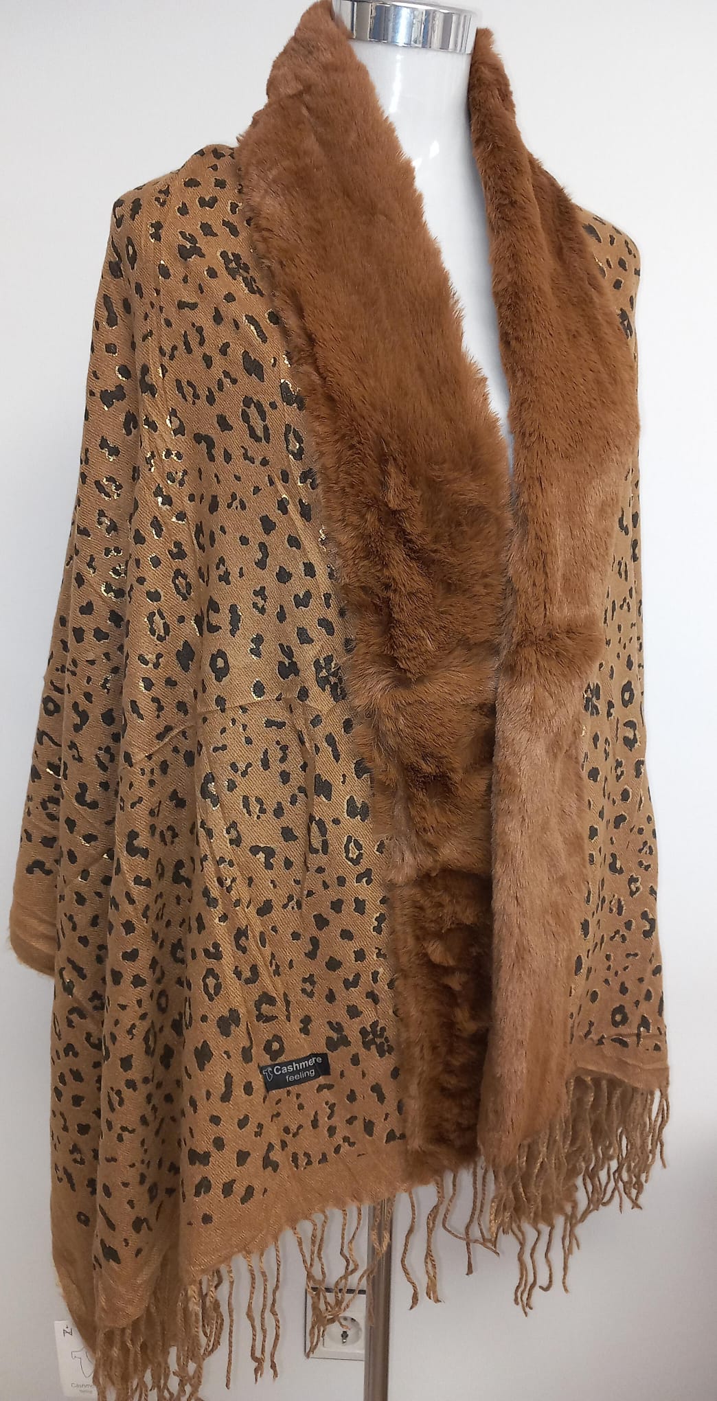 Faux Leather Cardigan Scarf in Cashmere touch with elegant Animal Print 🐆