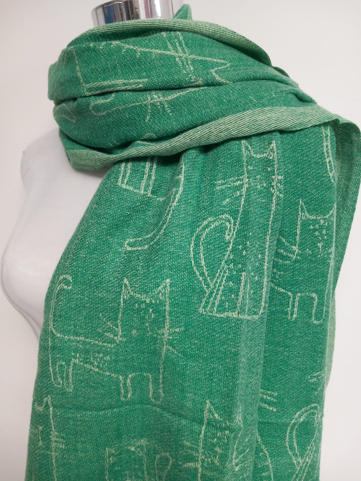 Pasmina reversible cats scarf with fringes