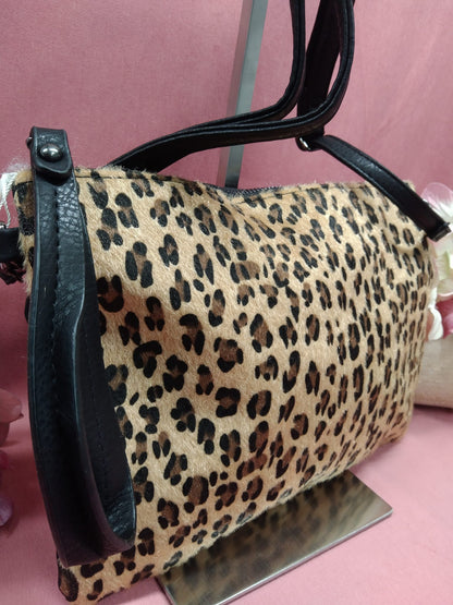 Incredible bag in genuine leather with animal print texture