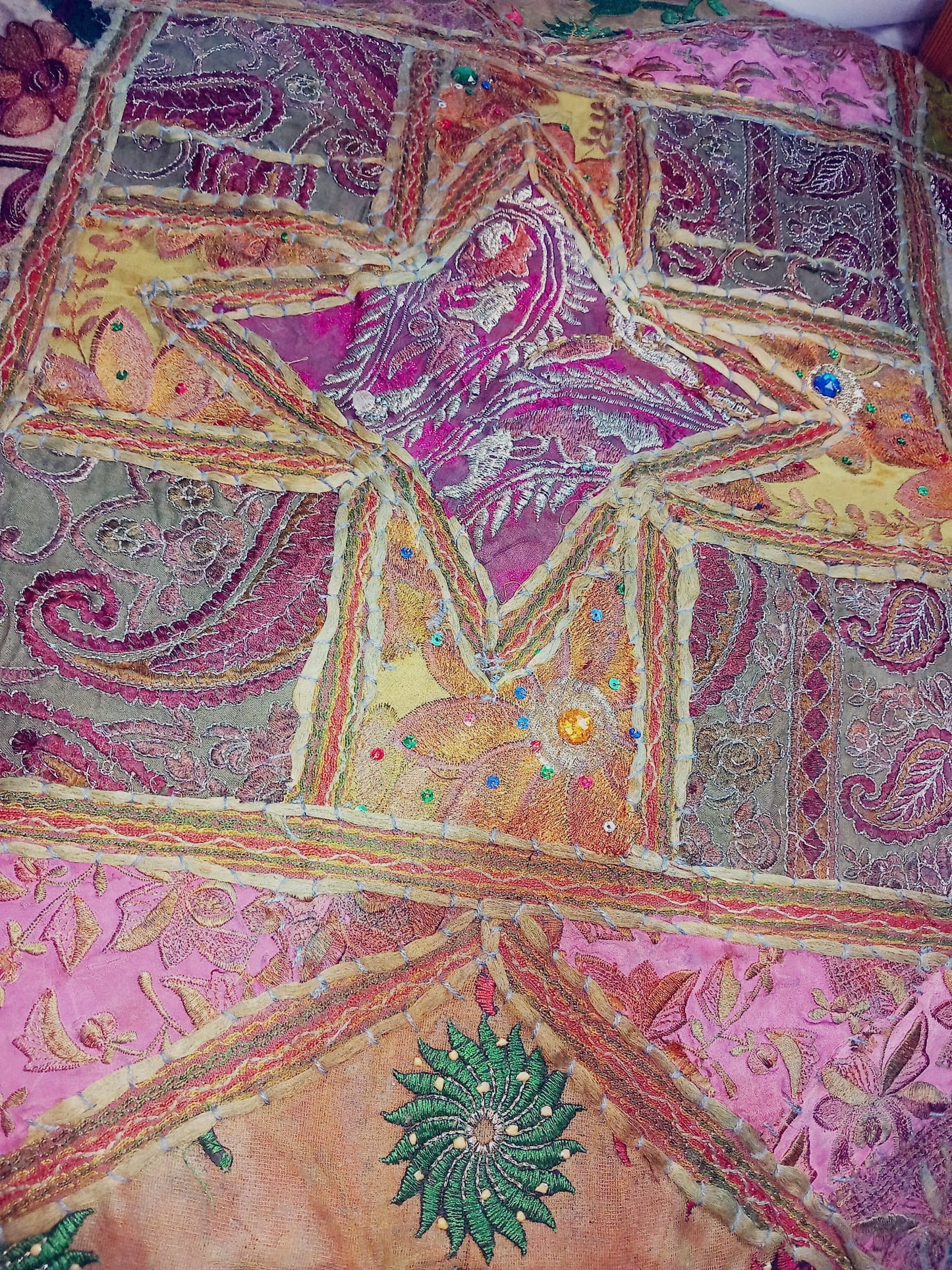 Zafú patchowork grande,cojín de suelo 93cm diámetro. Bordado,artesanía India.Envío Gratis y precio sin competencia.