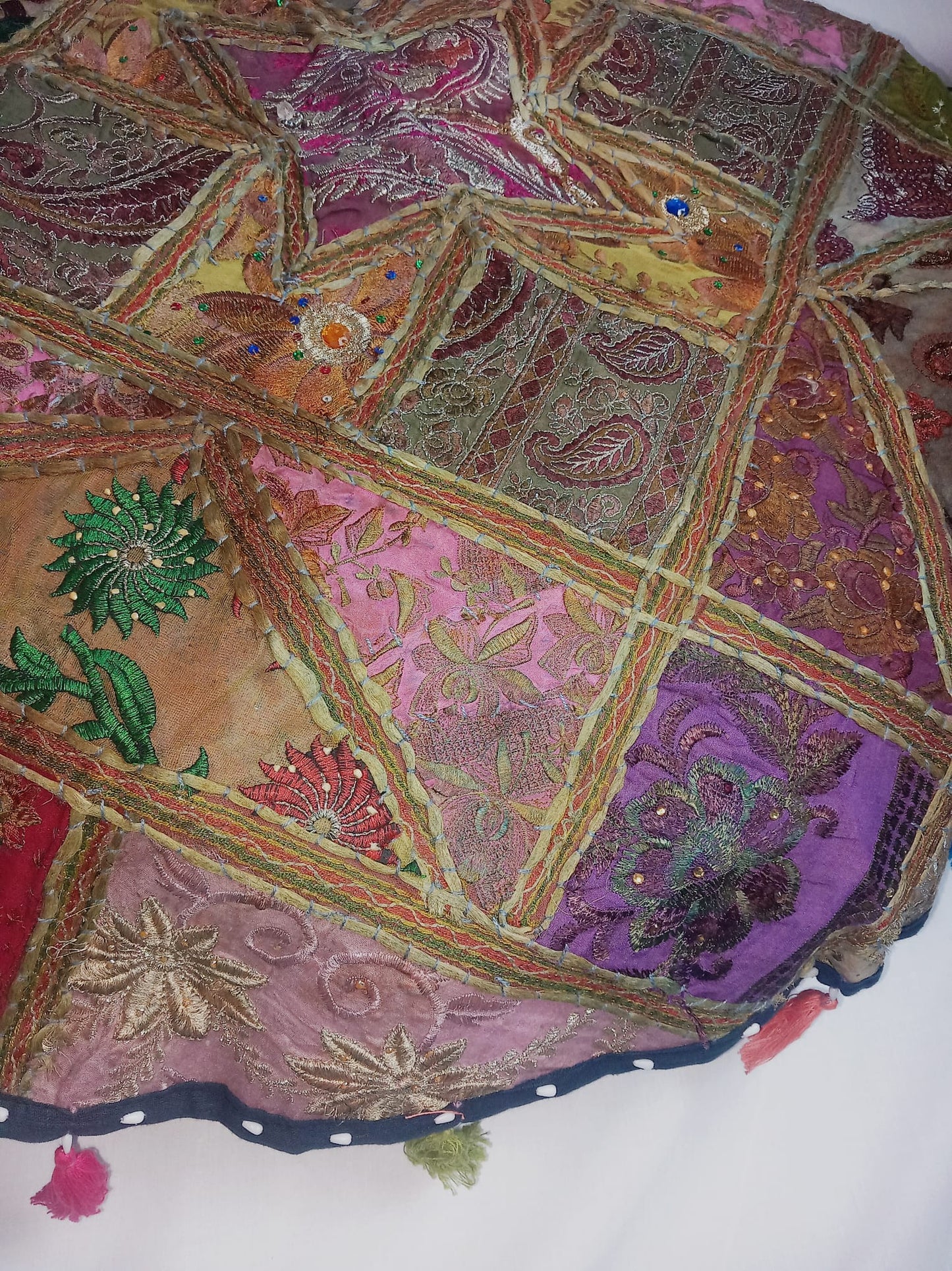 Zafú patchowork grande,cojín de suelo 93cm diámetro. Bordado,artesanía India.Envío Gratis y precio sin competencia.