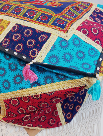 Puff Iro India cuadrado 50cm con relleno 29.99€,envío gratis.Precio sin competencia.