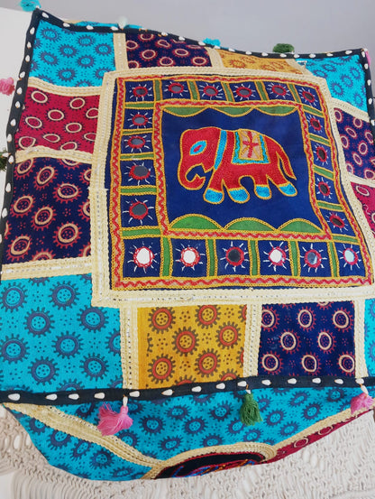 Puff Iro India cuadrado 50cm con relleno 29.99€,envío gratis.Precio sin competencia.