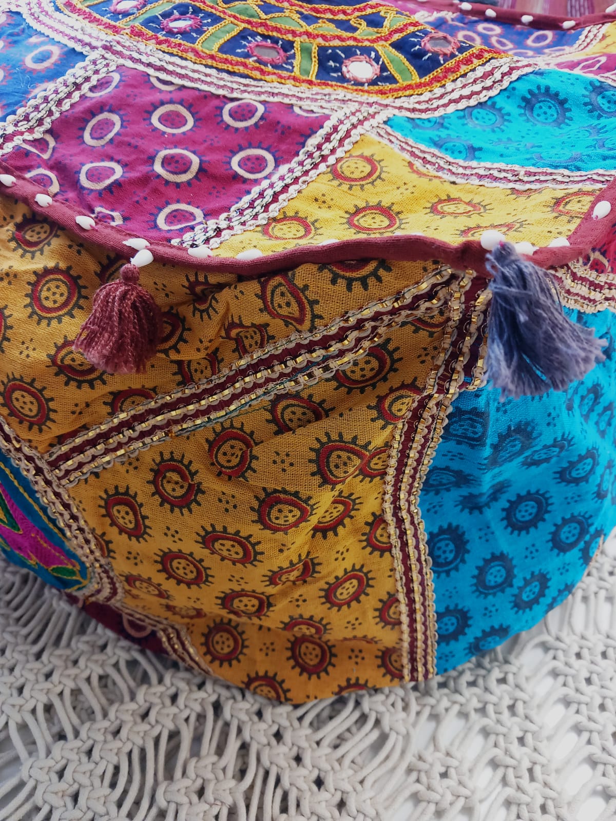 Puff cuadrado elefantes Iro India cuadrado 50cm con relleno 29.99€,envío gratis.Precio sin competencia.