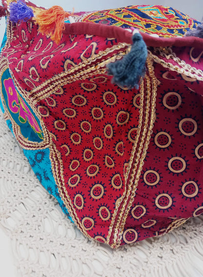 Puff cuadrado elefantes Iro India cuadrado 50cm con relleno 29.99€,envío gratis.Precio sin competencia.