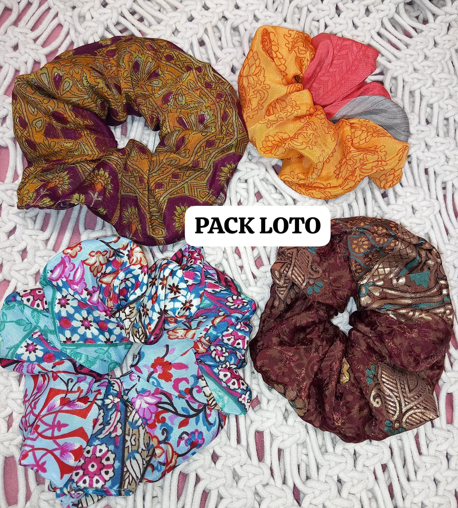 Scrunchie,coleteros y coleteros que se usan como pulseras.Pack de 4 a 9.90€ y envío gratis.