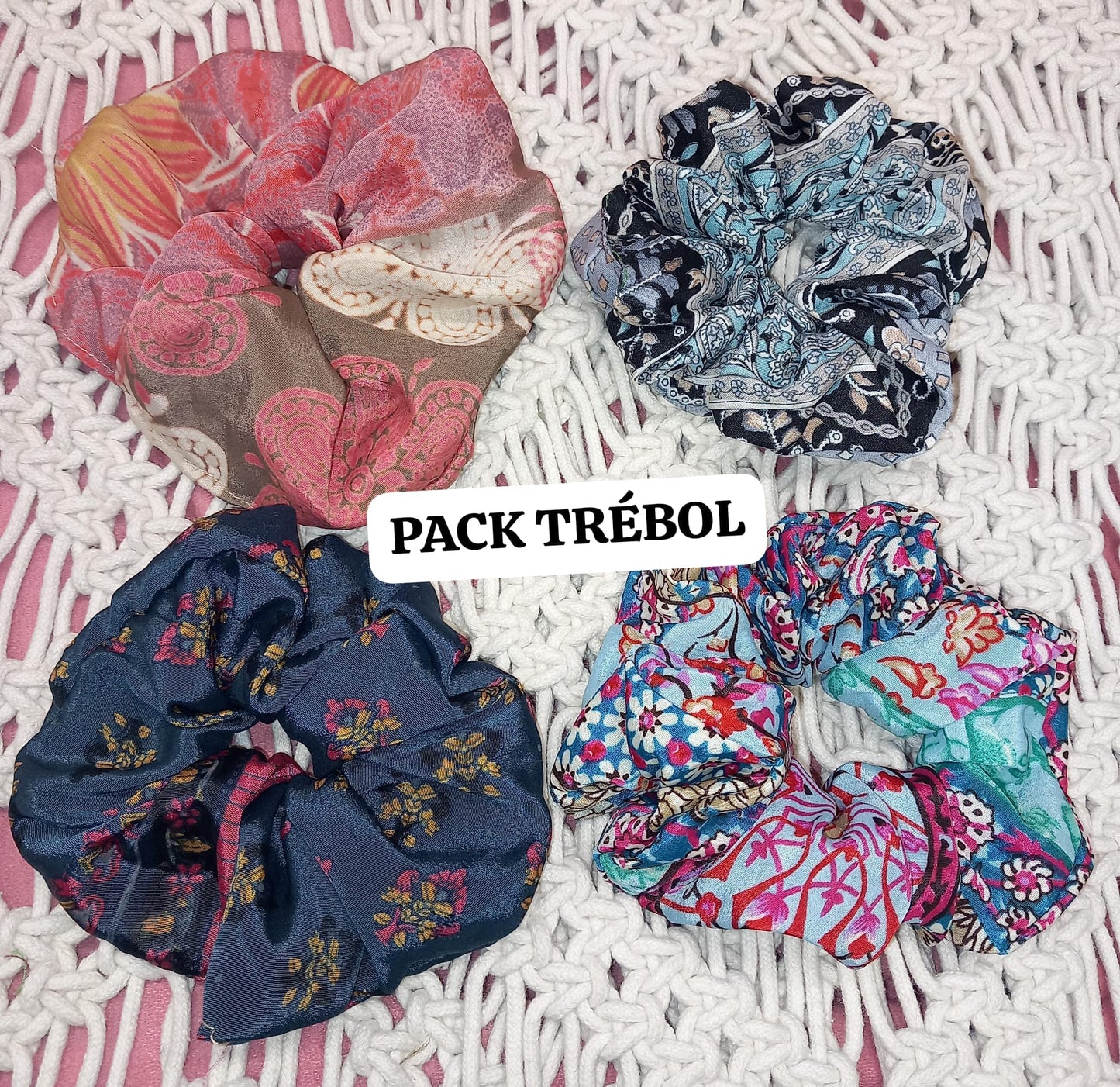 Scrunchie,coleteros y coleteros que se usan como pulseras.Pack de 4 a 9.90€ y envío gratis.