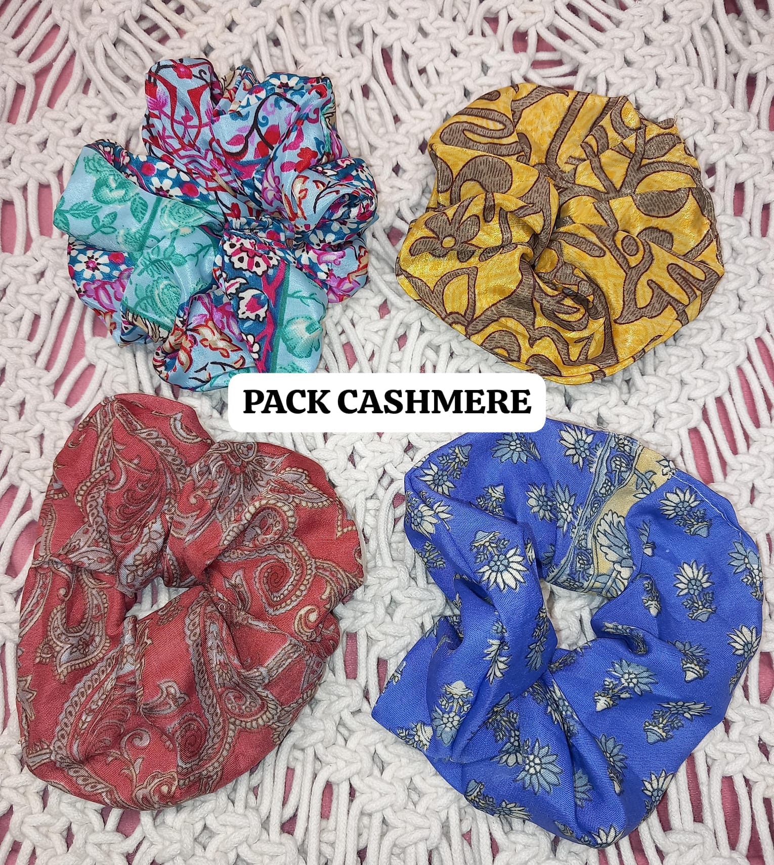 Scrunchie,coleteros y coleteros que se usan como pulseras.Pack de 4 a 9.90€ y envío gratis.