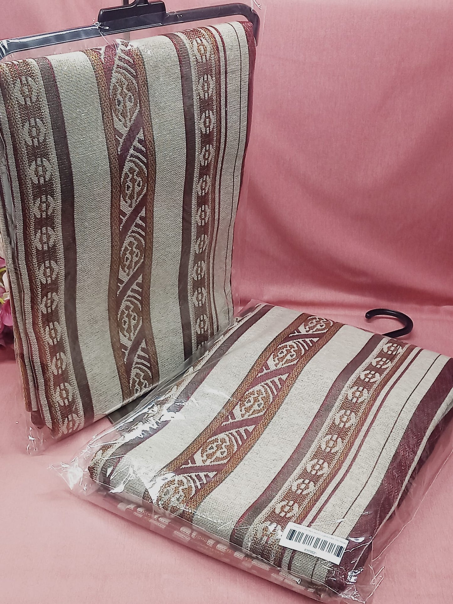 Cortinas rústicas confeccionadas con rojo.Envío Gratis.12.99€ un precio sin competencia con resultado excelentes garantizado.