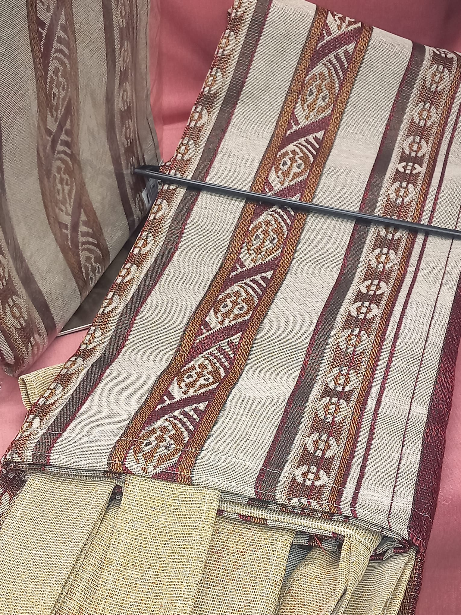 Cortinas rústicas confeccionadas con rojo.Envío Gratis.12.99€ un precio sin competencia con resultado excelentes garantizado.