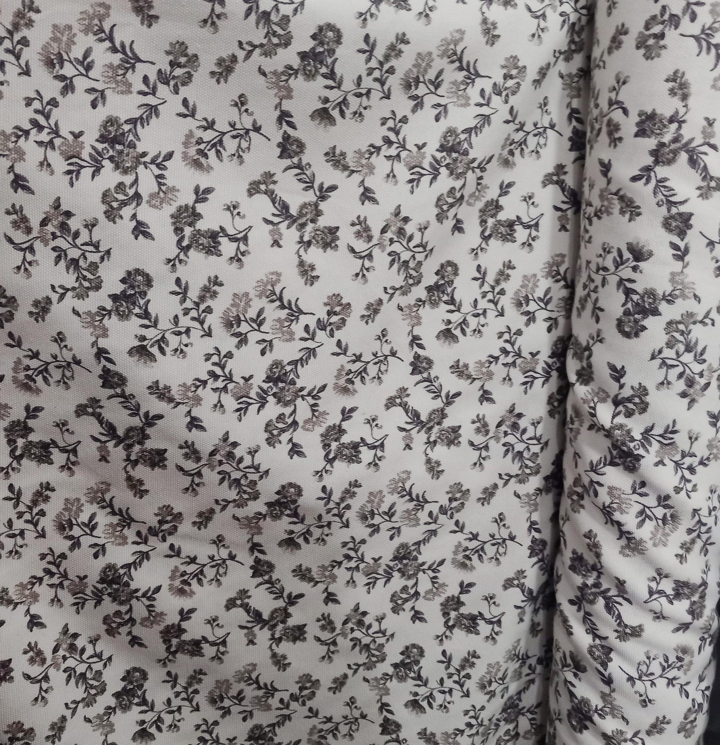 Tela algodón flores tierra con doble de ancho.Envío gratis.El precio es por metro lineal.MODELO FLORES TIERRA.