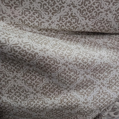 Tela modelo discreto con doble de ancho.Envío gratis.El precio es por metro lineal.MODELO NEPAL BEIG.