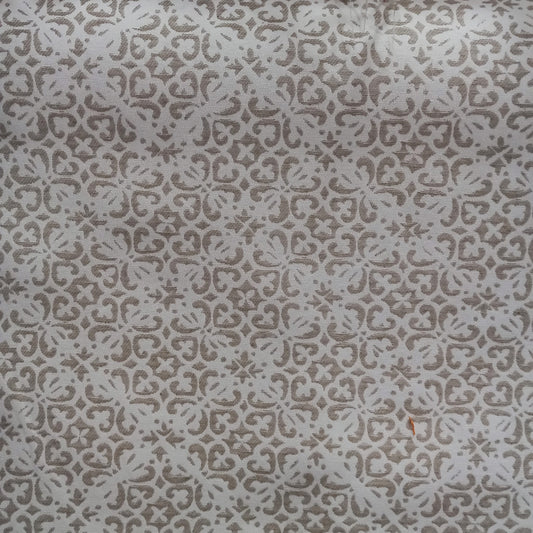 Tela modelo discreto con doble de ancho.Envío gratis.El precio es por metro lineal.MODELO NEPAL BEIG.