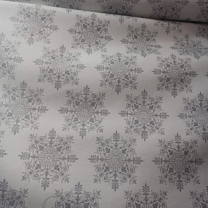 Tela modelo india plata con doble de ancho.Envío gratis.El precio es por metro lineal.MODELO MANDALA GRIS.