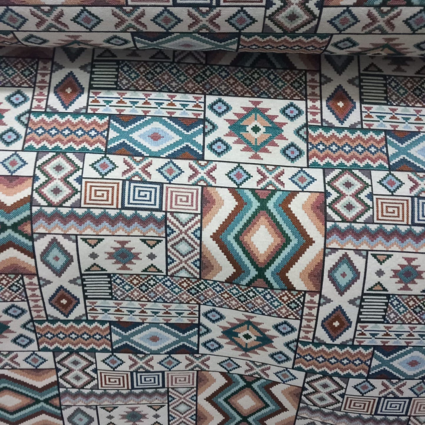 Tela modelo étnica con doble de ancho.Envío gratis.El precio es por metro lineal.MODELO CANCÚN.