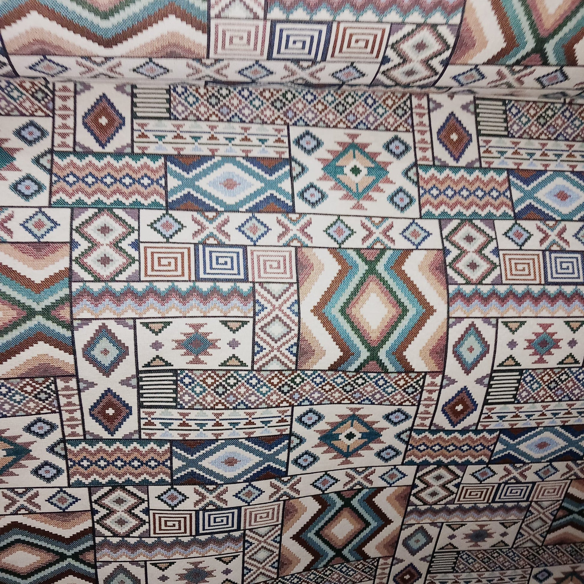 Tela modelo étnica con doble de ancho.Envío gratis.El precio es por metro lineal.MODELO CANCÚN.