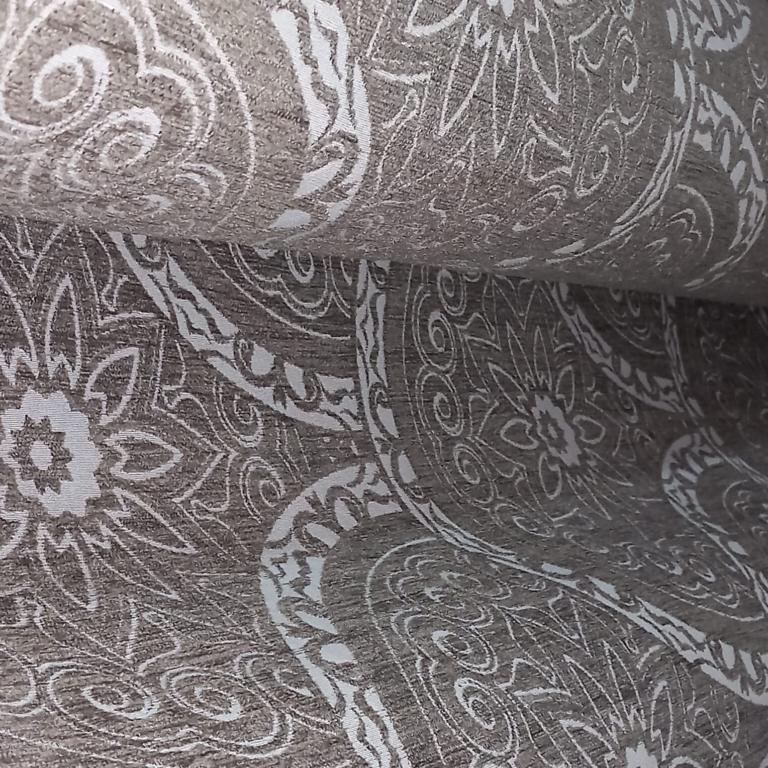 Tela gruesa de chenillas con mandalas y con doble de ancho.Envío gratis.El precio es por metro lineal.MODELO CHENILLA MANDALAS.