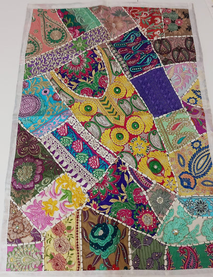 ALFOMBRA BORDADA PATCHWORK rectacungular,artesanía India y con envío gratis sin pedido mínimo.