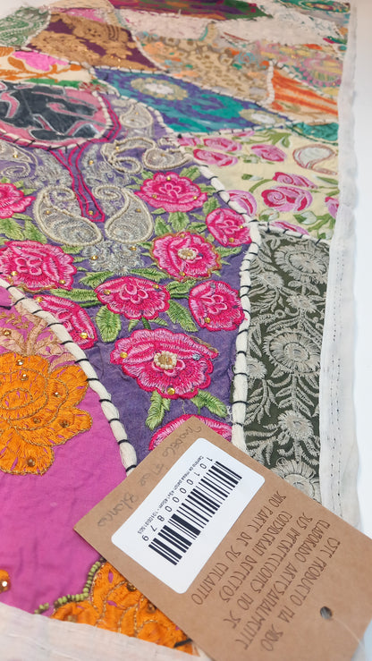 Camino de Mesa Pach. 45cmx145cm.Envío Gratis.Artículo etnico artesanía india. Precio sin competencia.Modelo FLORES BLANCAS.