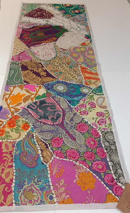 Camino de Mesa Pach. 45cmx145cm.Envío Gratis.Artículo etnico artesanía india. Precio sin competencia.Modelo FLORES BLANCAS.