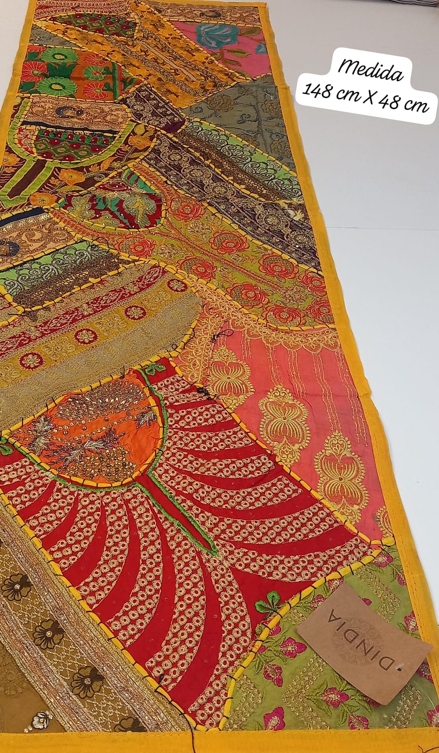 Camino de Mesa Pach. 48cmx148cm.Envío Gratis.Artículo etnico artesanía india. Precio sin competencia.Modelo luz.