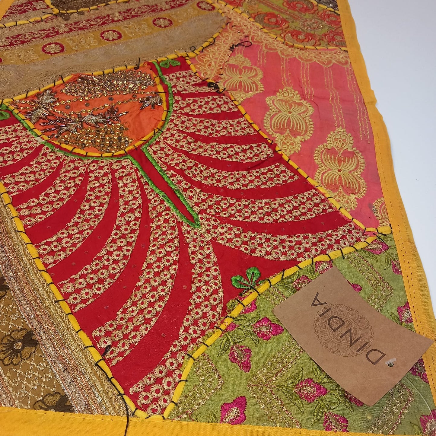 Camino de Mesa Pach. 48cmx148cm.Envío Gratis.Artículo etnico artesanía india. Precio sin competencia.Modelo luz.