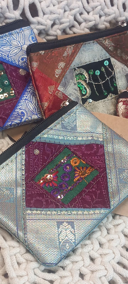 MONEDEROS VARANASI SEDOSOS ÚNICOS ARTESANALES,ENVÍO GRATIS SIN PEDIDO MÍNIMO.