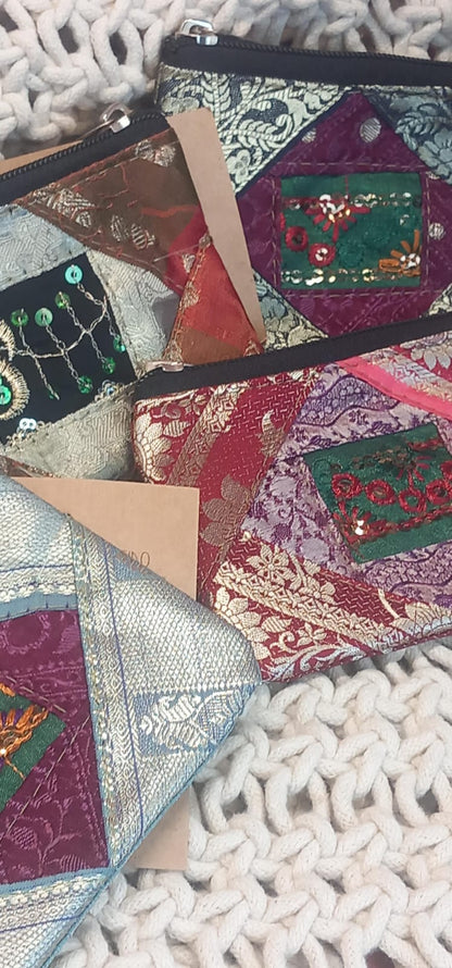 MONEDEROS VARANASI SEDOSOS ÚNICOS ARTESANALES,ENVÍO GRATIS SIN PEDIDO MÍNIMO.